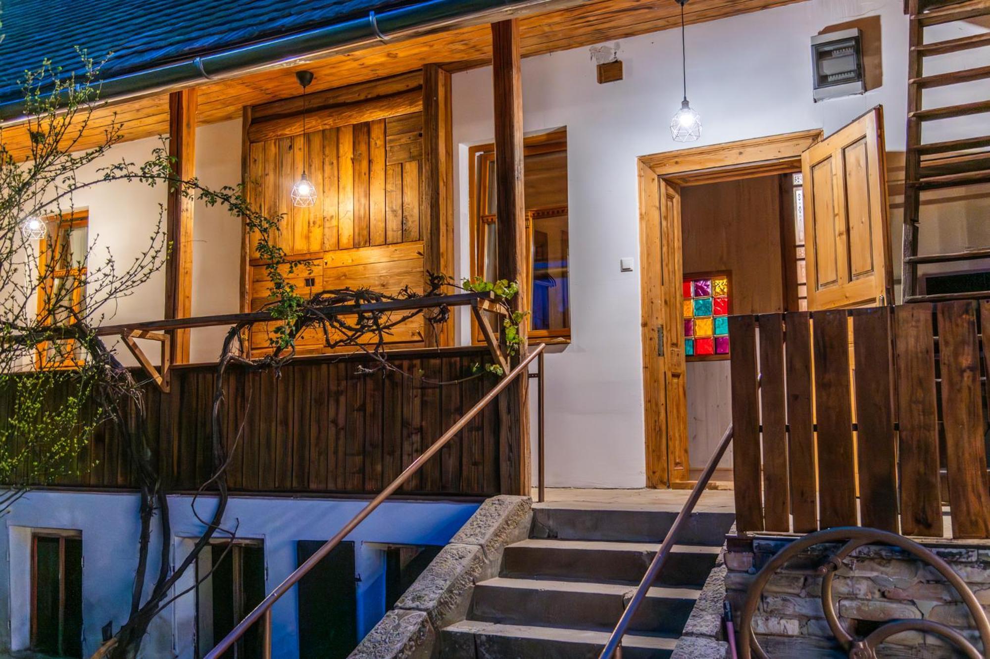 Minifaktura Loft Apartman & Reggelizo Es Etelbar Szokolya エクステリア 写真